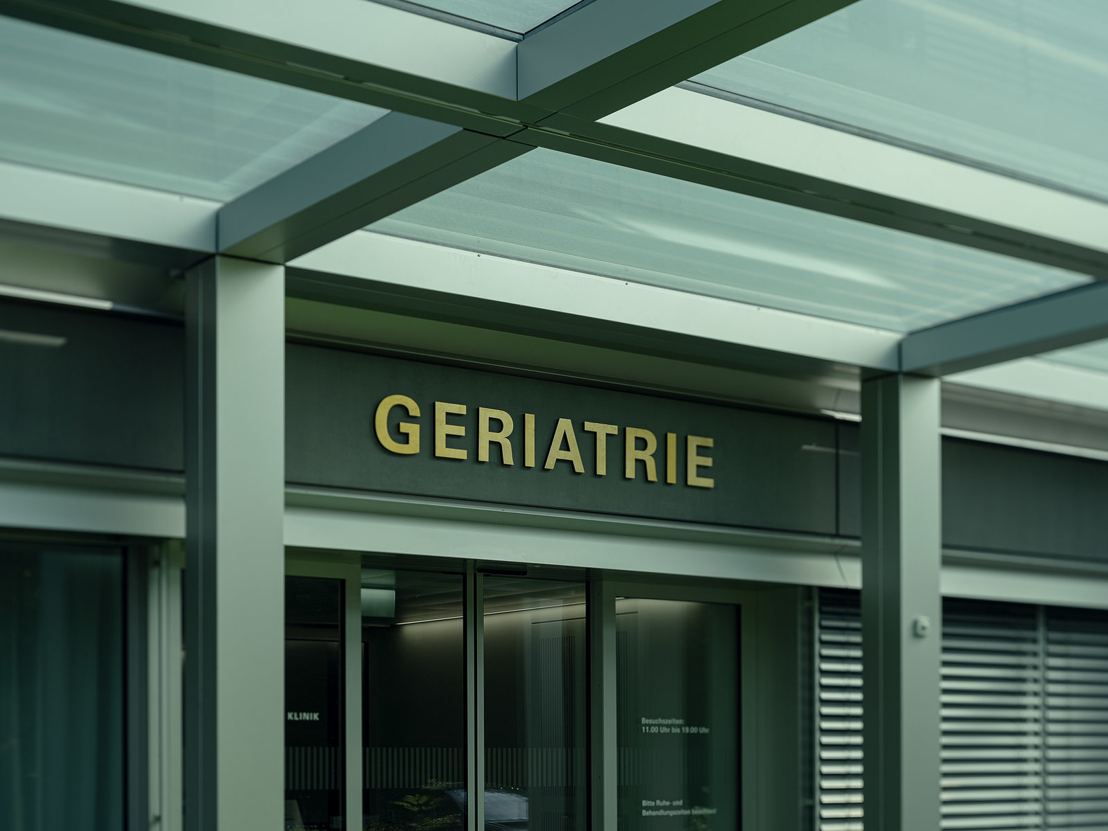 Fassadenbeschriftung Geriatrische Klinik St.Gallen