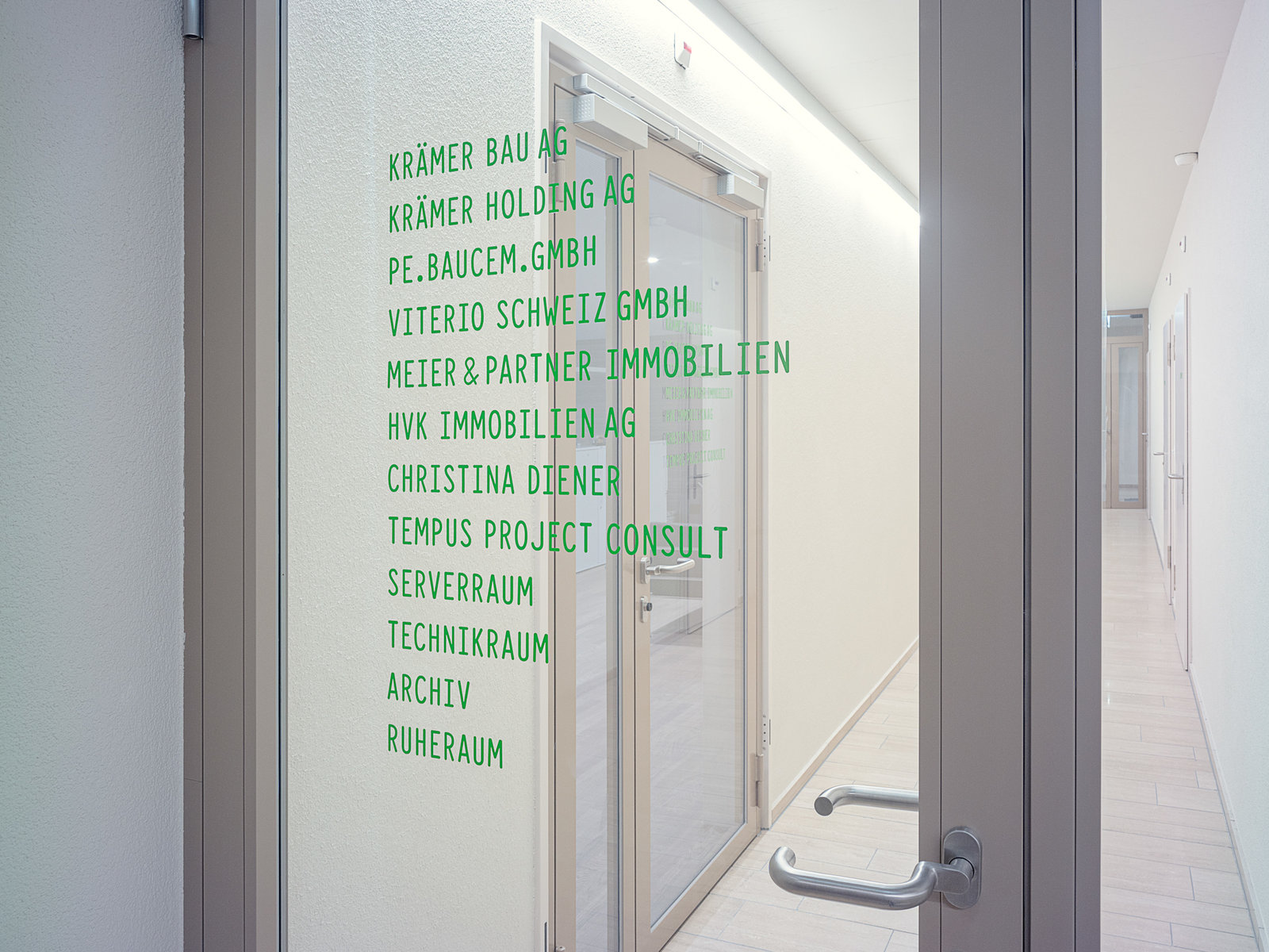 Signaletik Kurt Geschäftshaus