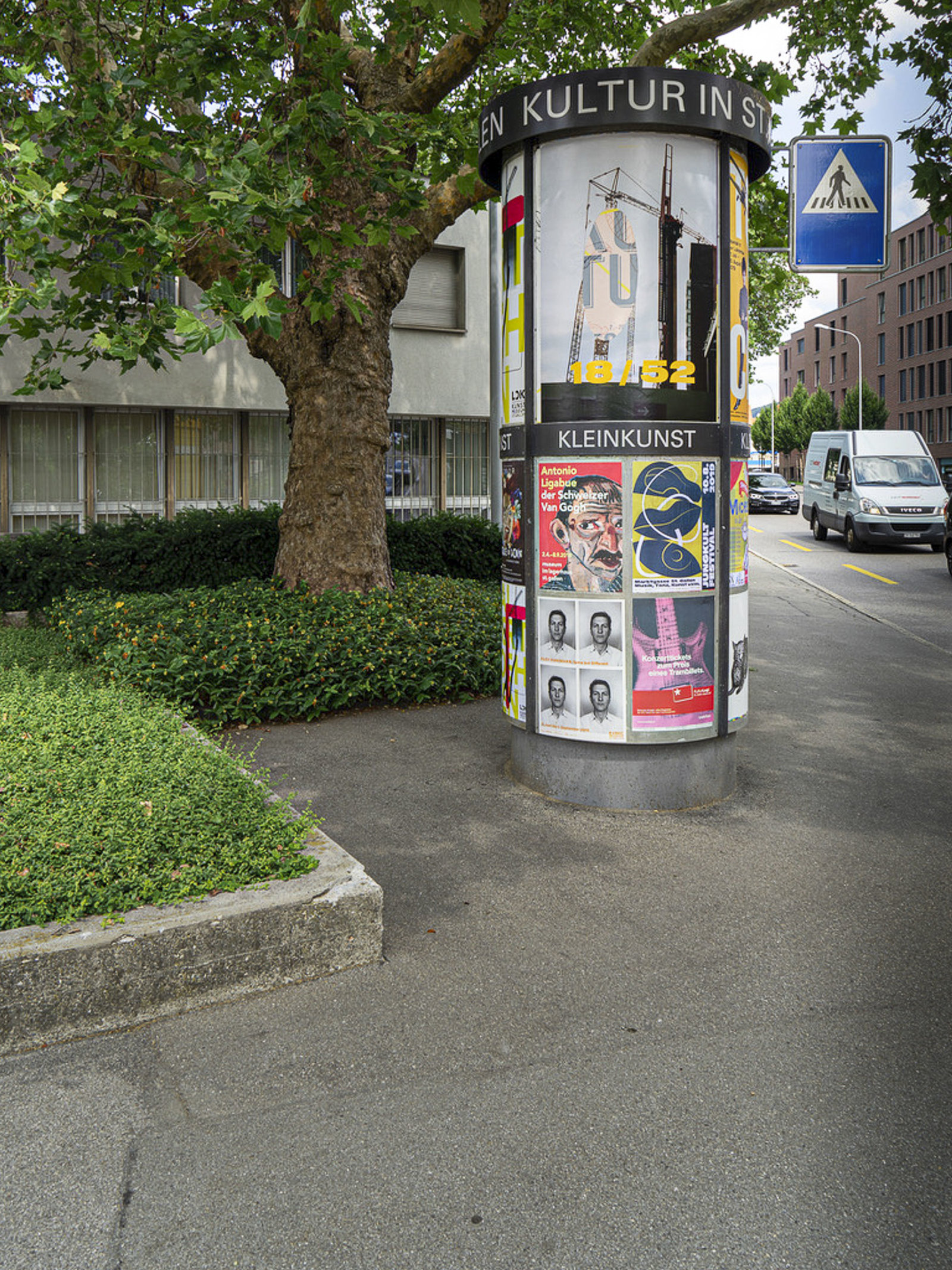 Plakatserie zwoelfzwei von Martin Leuthold